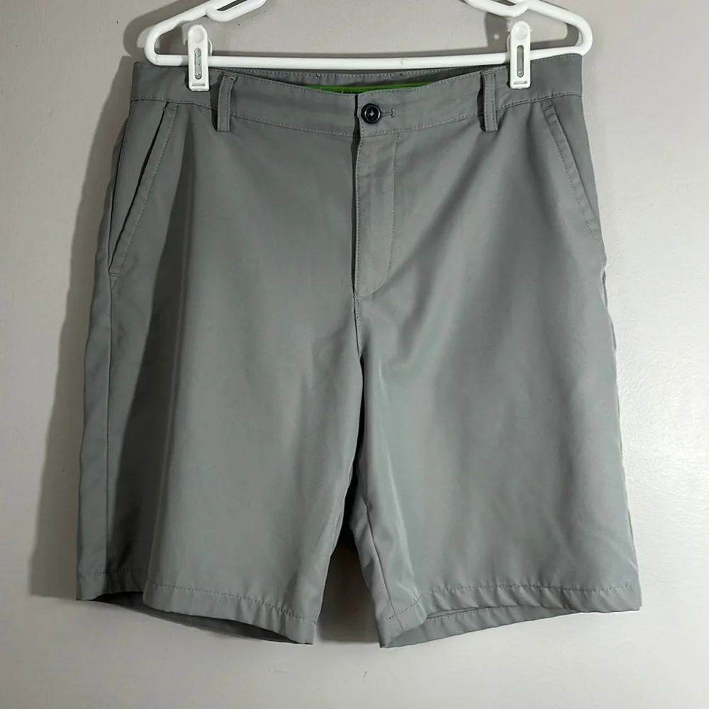 Izod Golf Shorts Men's 34x9 Gray Poly 4 Pocket Chino